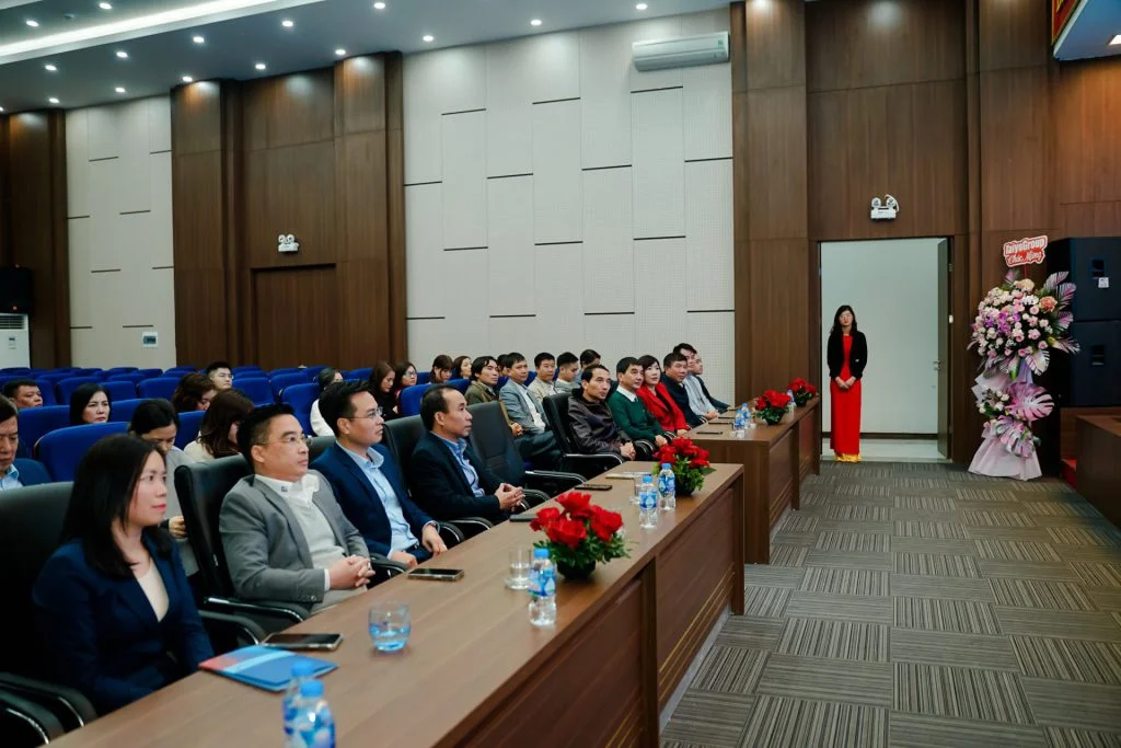 越南工商银行（VIETINBANK）黎真分行与海龙建设股份公司签署5000亿越南盾担保合同及11000亿越南盾信贷额度批准仪式