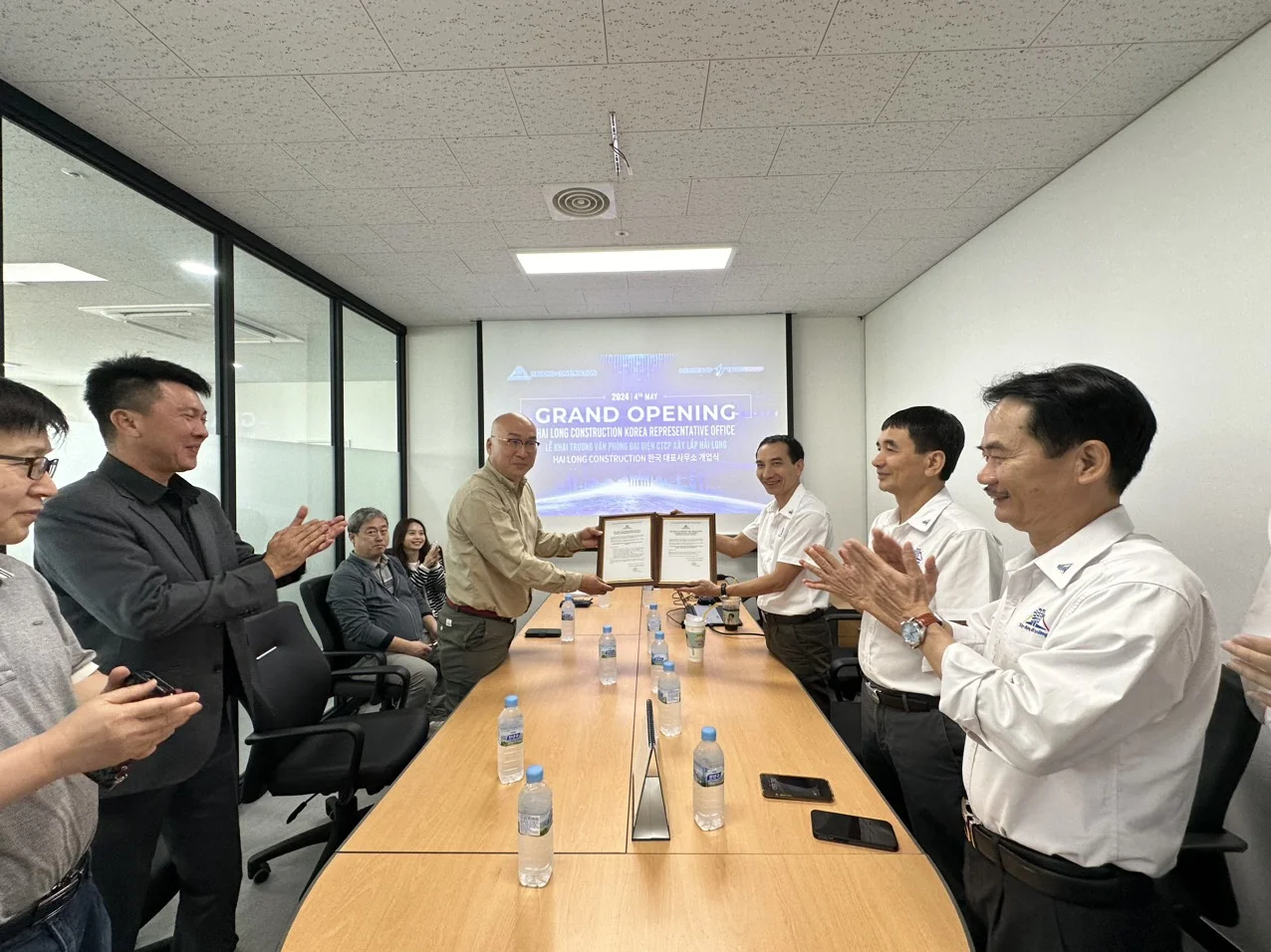 海龙建设在韩国开设代表处，实现将越南钢结构产品推向世界的愿景。