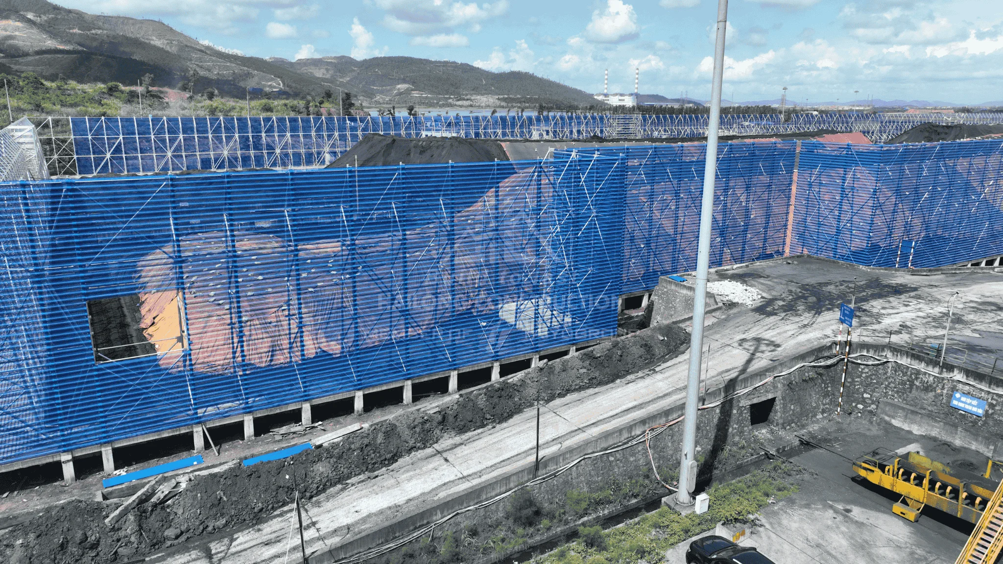 HAI LONG “STEEL SHIELD” AT THE LANG KHANH PORT COAL STORAGE PROJECT, QUANG NINH