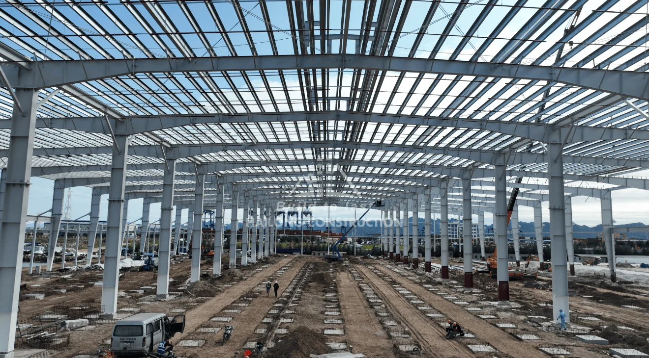 SO SÁNH KẾT CẤU THÉP VÀ BÊ TÔNG: NÊN CHỌN GIẢI PHÁP NÀO CHO NHÀ XƯỞNG CÔNG NGHIỆP