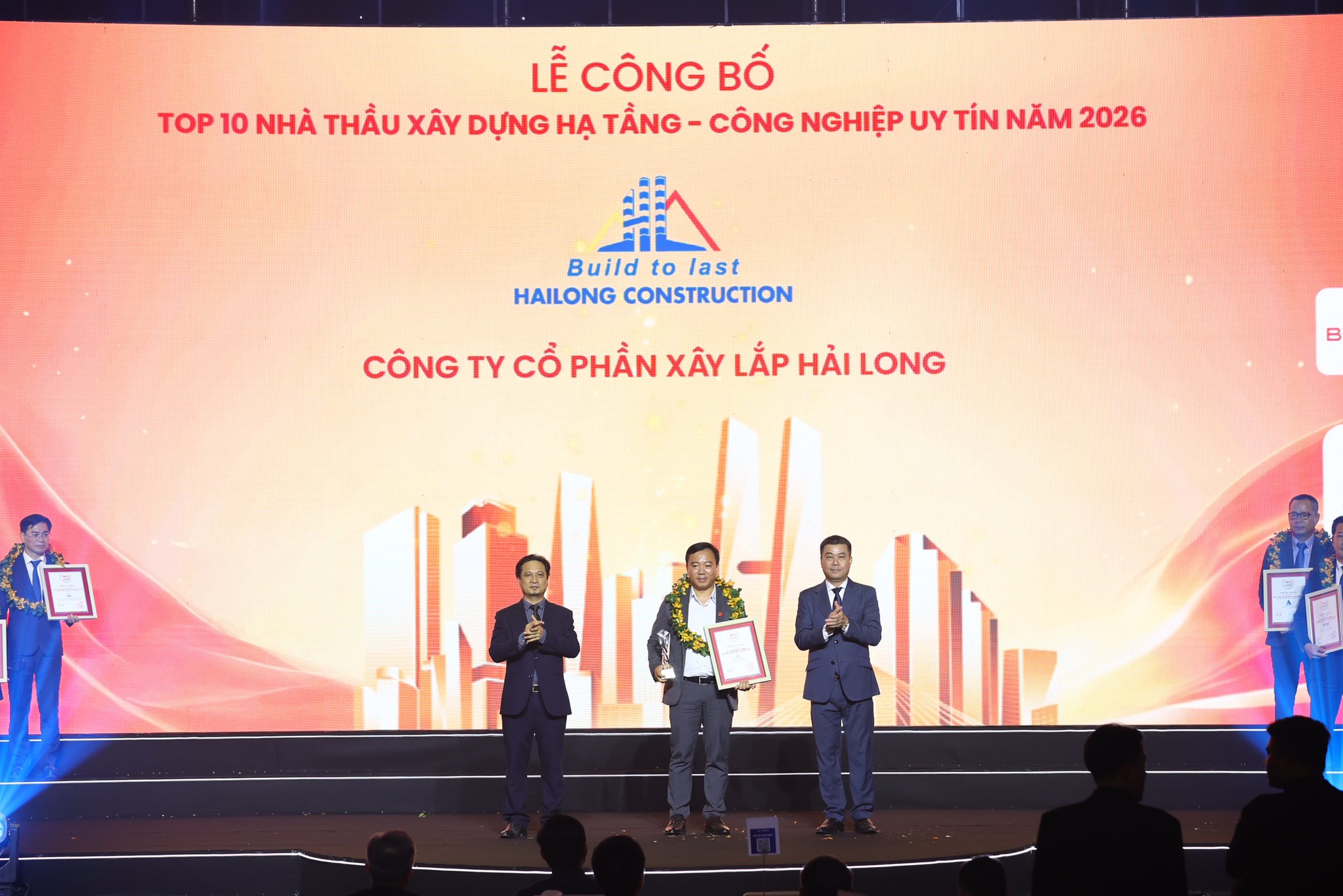 XÂY LẮP HẢI LONG: 3 NĂM LIÊN TIẾP KHẲNG ĐỊNH VỊ THẾ TRONG TOP 10 NHÀ THẦU XÂY DỰNG HẠ TẦNG – CÔNG NGHIỆP UY TÍN VIỆT NAM
